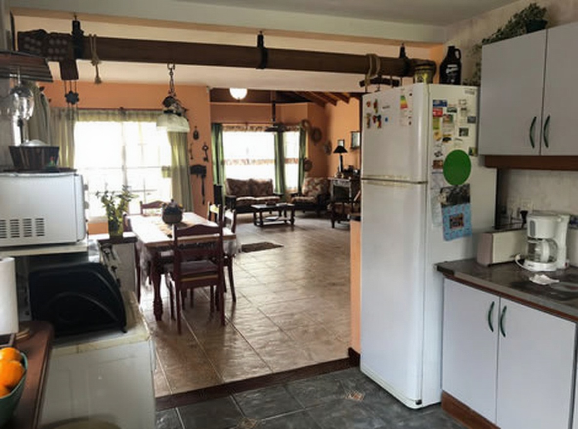 Chalet con parque y parrilla a 400 metros del mar en Lucila del Mar miniatura 7