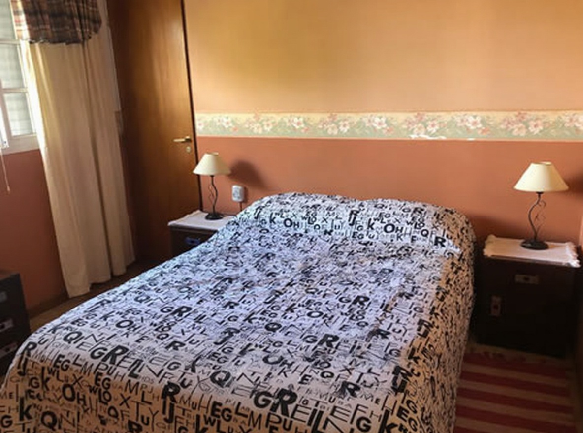 Chalet con parque y parrilla a 400 metros del mar en Lucila del Mar miniatura 8