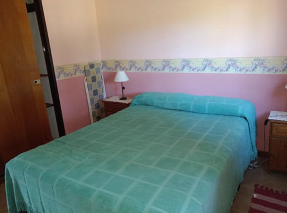 Chalet con parque y parrilla a 400 metros del mar en Lucila del Mar miniatura 9