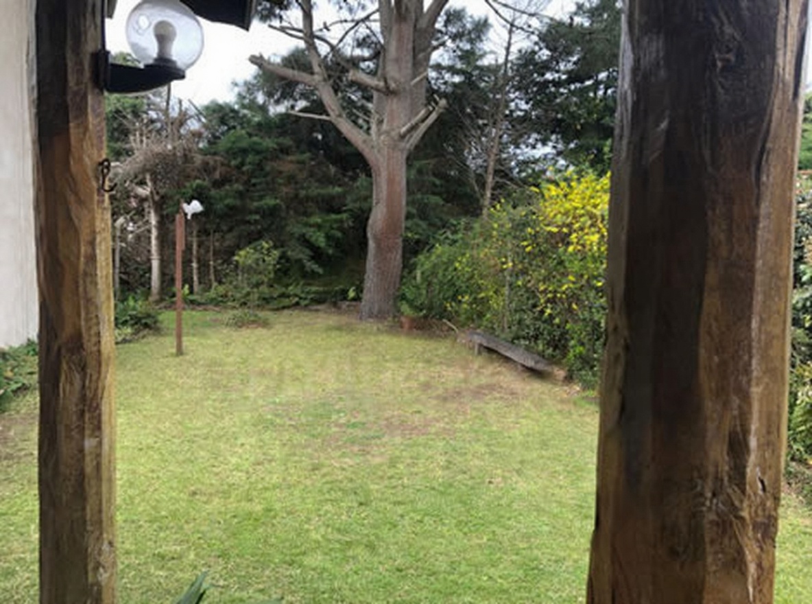 Chalet con parque y parrilla a 400 metros del mar en Lucila del Mar miniatura 12