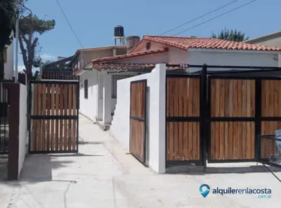Chalet con parque y parrilla a 350 metros del mar en Santa Teresita