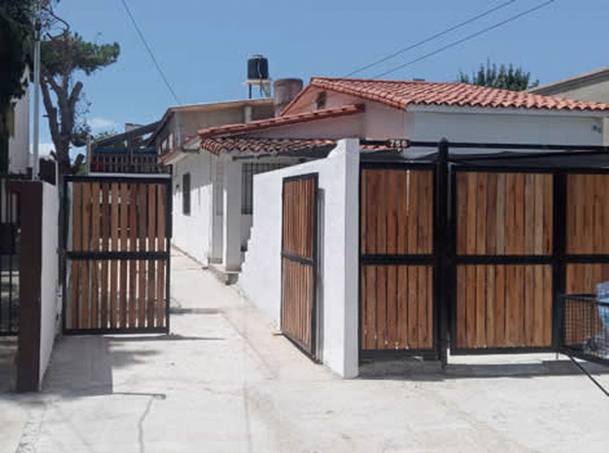 Chalet con parque y parrilla a 350 metros del mar en Santa Teresita