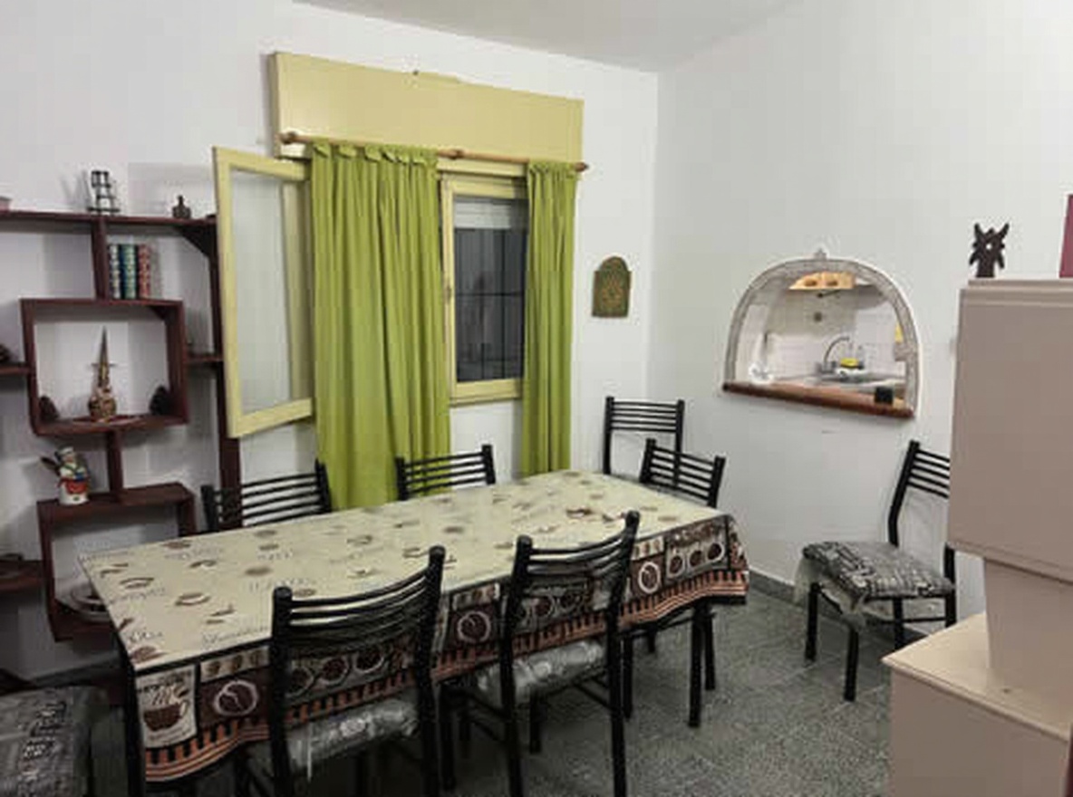 Chalet con parque y parrilla a 350 metros del mar en Santa Teresita miniatura 3