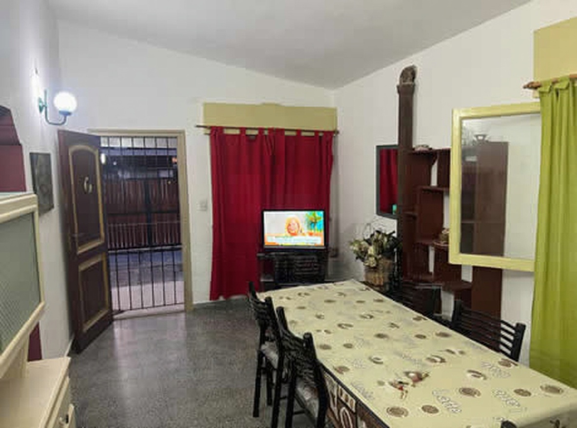 Chalet con parque y parrilla a 350 metros del mar en Santa Teresita miniatura 5