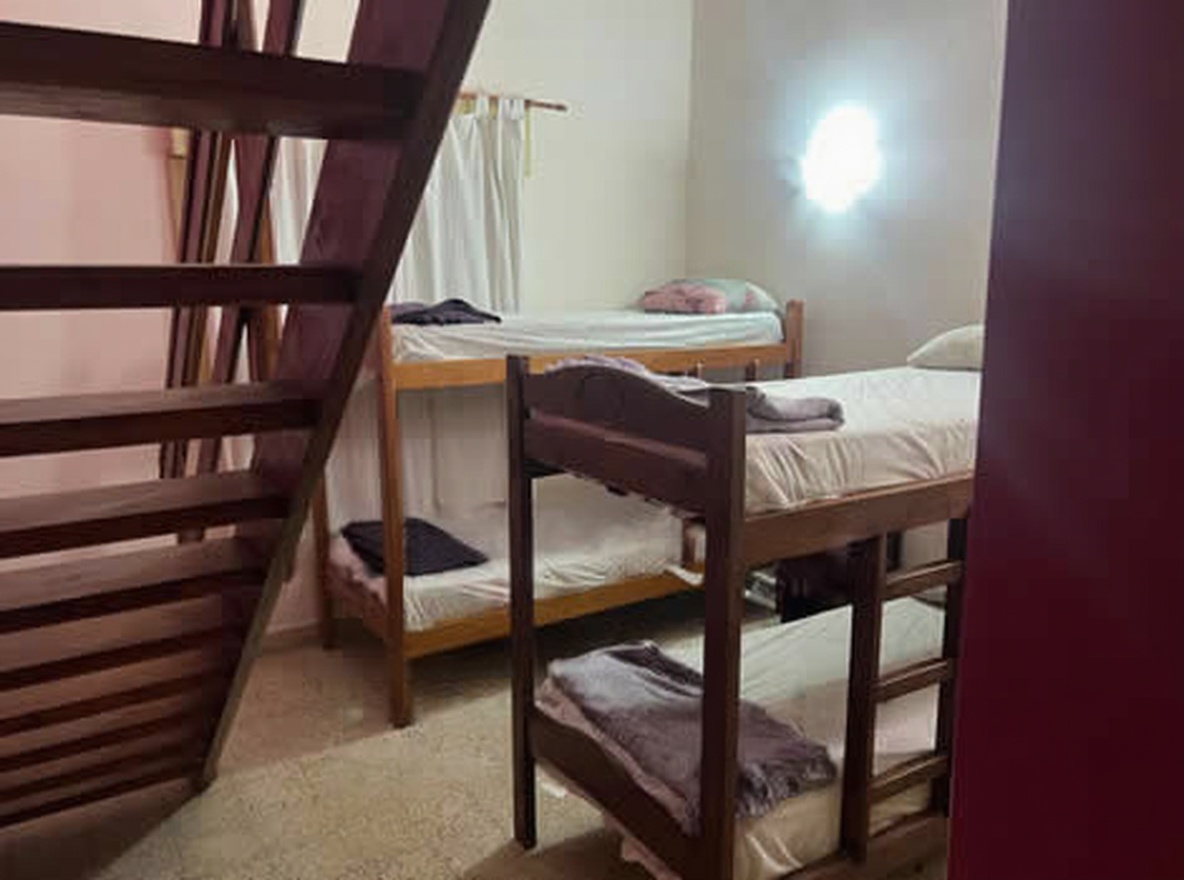 Chalet con parque y parrilla a 350 metros del mar en Santa Teresita miniatura 9