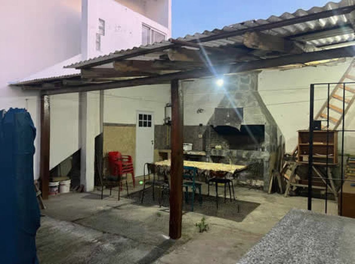 Chalet con parque y parrilla a 350 metros del mar en Santa Teresita miniatura 11