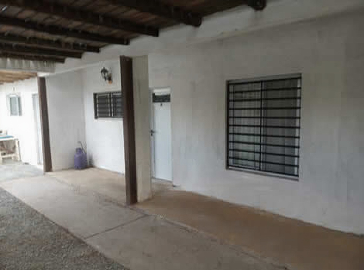 Chalet con parque y parrilla a 350 metros del mar en Santa Teresita miniatura 12