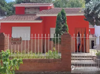 Dúplex con parque y parrilla a 100 metros del mar en Mar del Tuyú