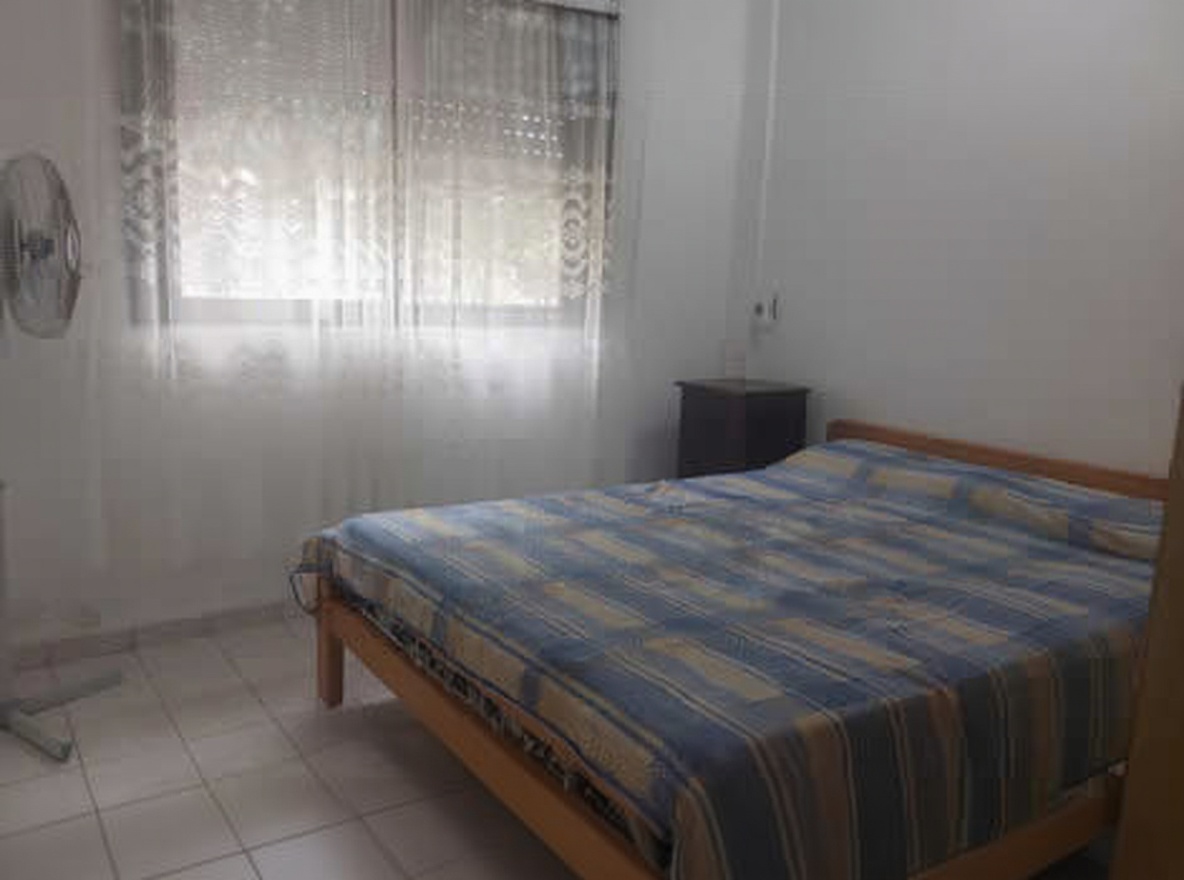 Dúplex con parque y parrilla a 100 metros del mar en Mar del Tuyú miniatura 3