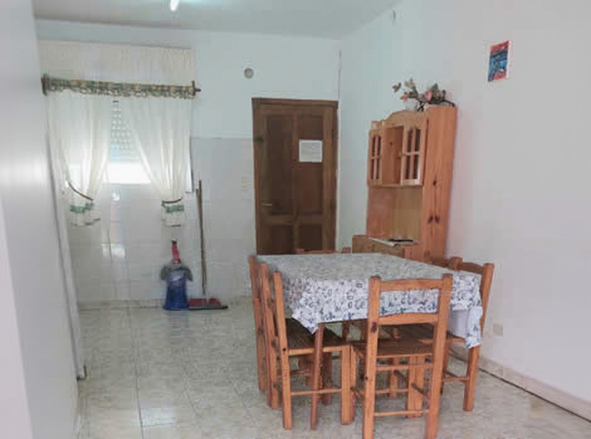 Dúplex con parque y parrilla a 100 metros del mar en Mar del Tuyú miniatura 7