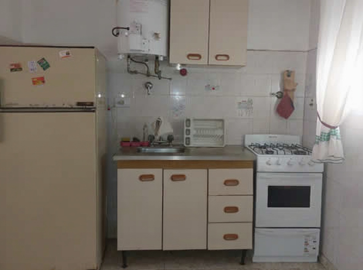 Dúplex con parque y parrilla a 100 metros del mar en Mar del Tuyú miniatura 8