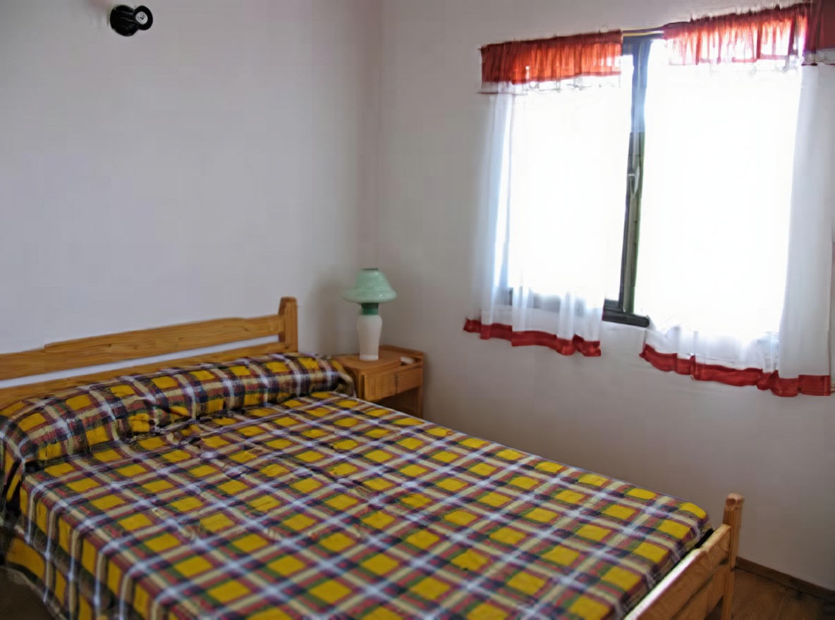 Dúplex con pileta y parque a 80 metros del mar en Mar del Tuyú miniatura 5