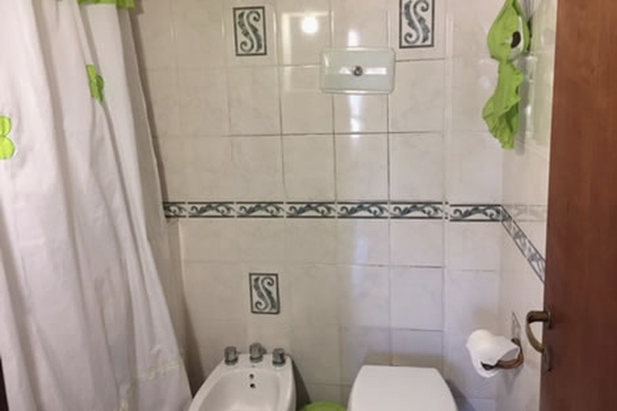 Dúplex con parque y parrilla frente al mar en Mar del Tuyú miniatura 5