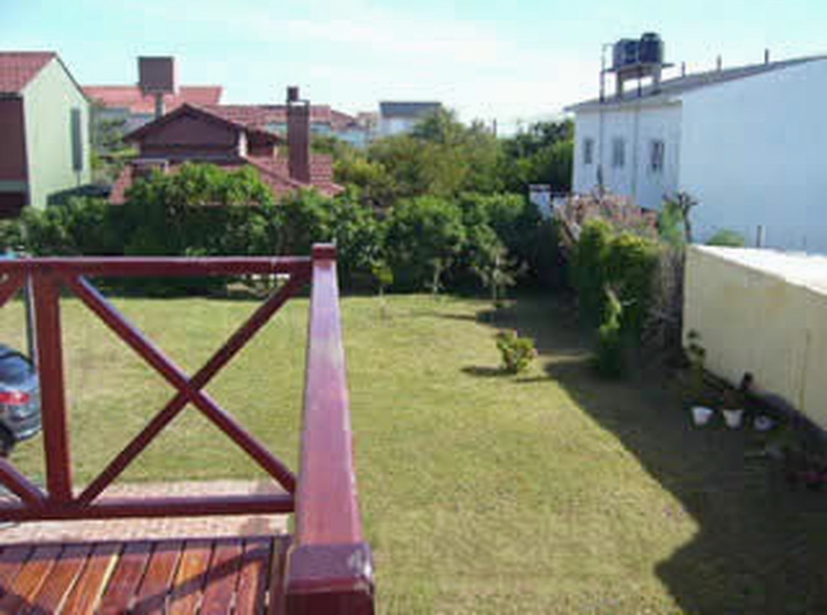 Dúplex con parque y parrilla frente al mar en Mar del Tuyú miniatura 11