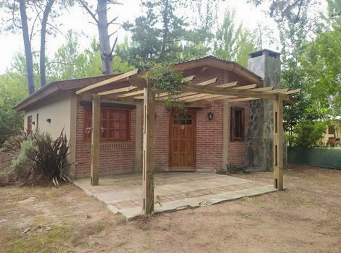 Chalet con cochera y parrilla en Costa del Este