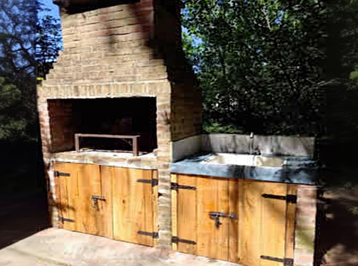 Chalet con cochera y parrilla en Costa del Este miniatura 7