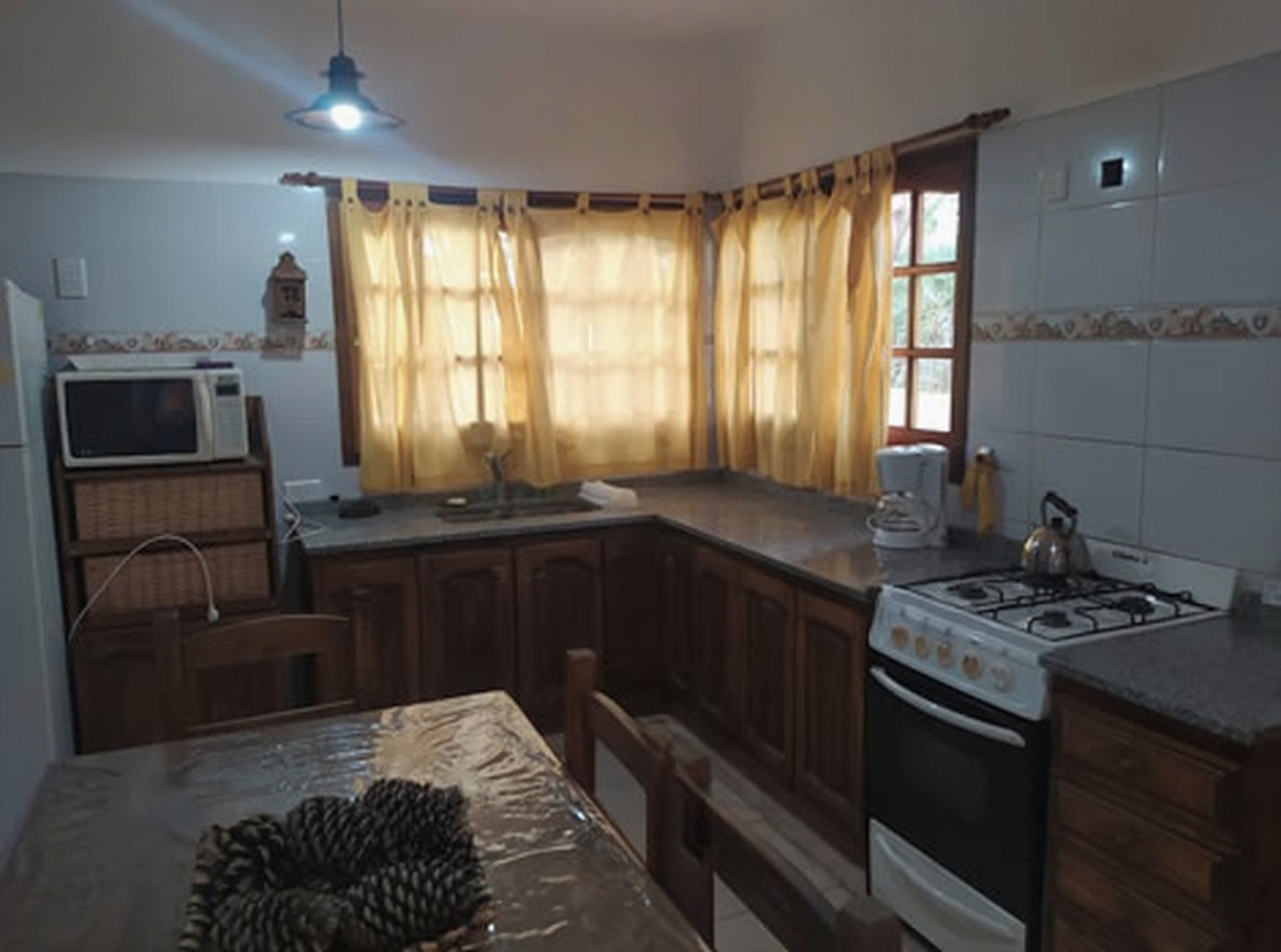 Chalet con cochera y parrilla en Costa del Este miniatura 10