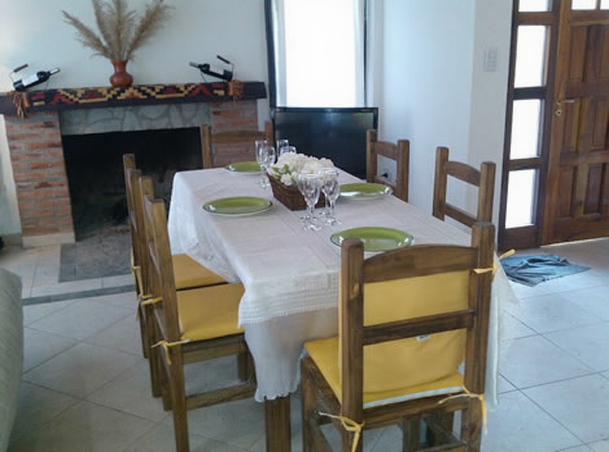 Chalet con cochera y parrilla en Costa del Este miniatura 11