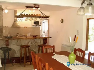 Chalet con pileta y parque a 300 metros del mar en Costa del Este foto 3
