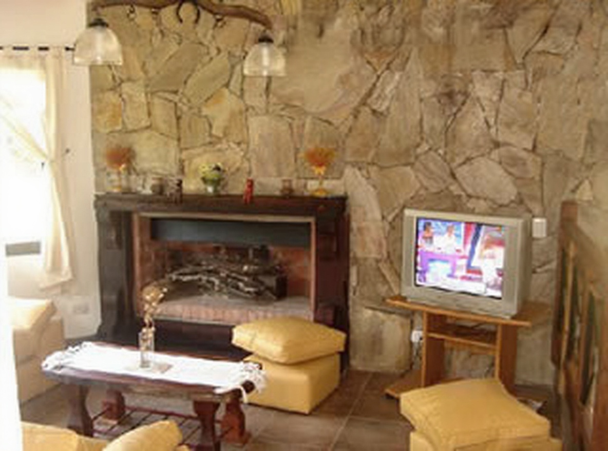 Chalet con pileta y parque a 300 metros del mar en Costa del Este miniatura 5