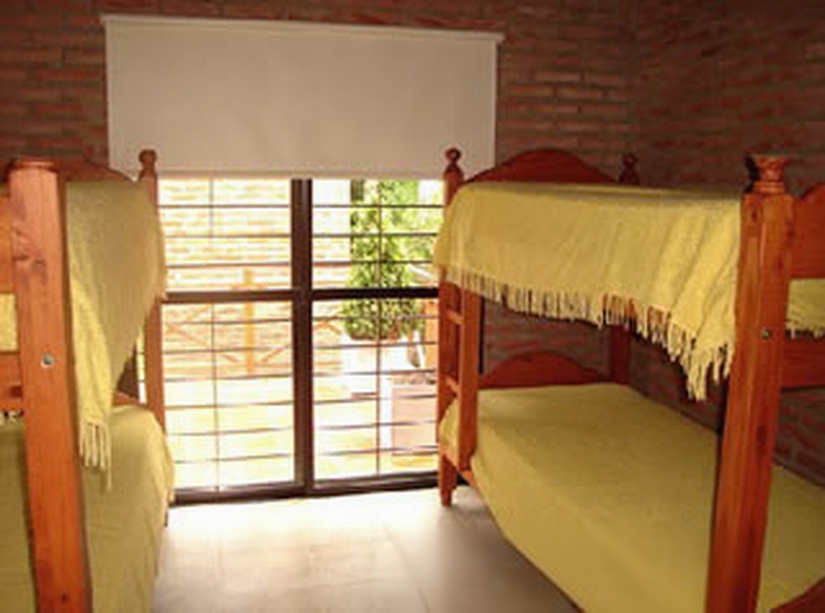 Chalet con pileta y parque a 300 metros del mar en Costa del Este miniatura 7