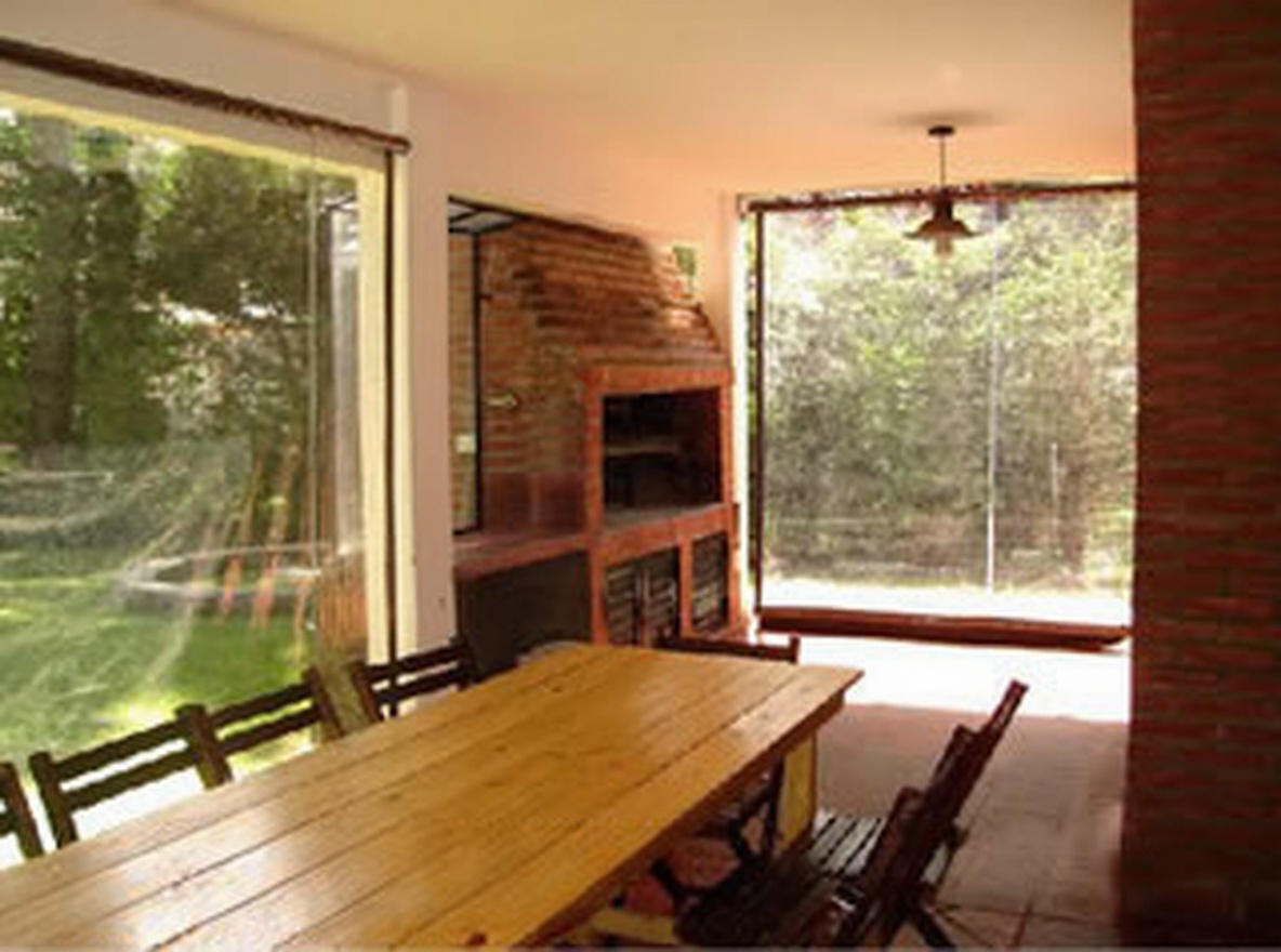 Chalet con pileta y parque a 300 metros del mar en Costa del Este miniatura 11