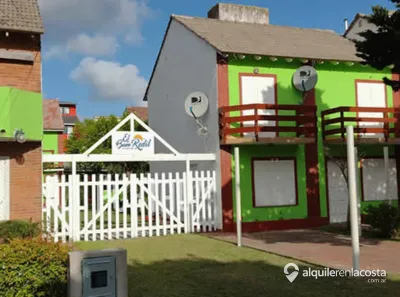 Dúplex con patio y parrilla a 150 metros del mar en Lucila del Mar