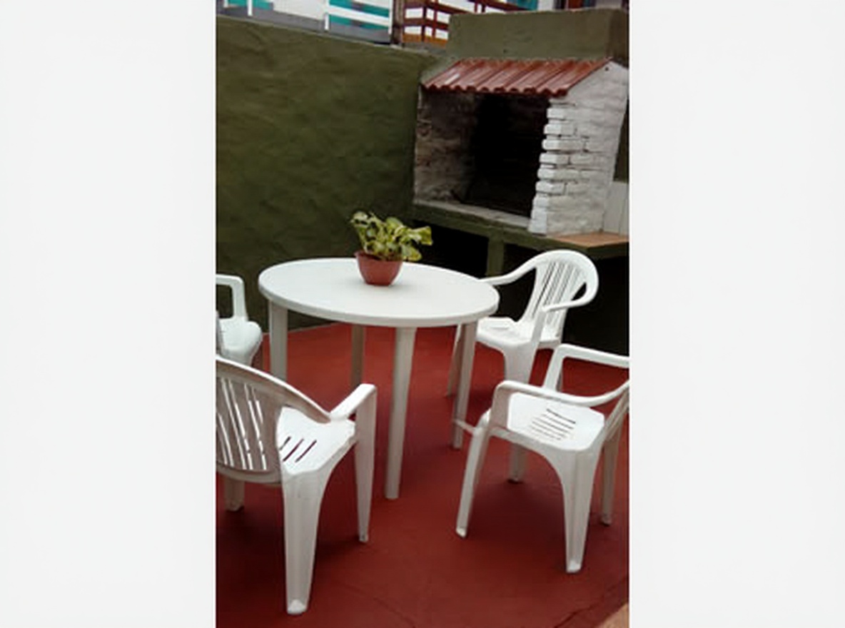 Dúplex con patio y parrilla a 150 metros del mar en Lucila del Mar miniatura 5