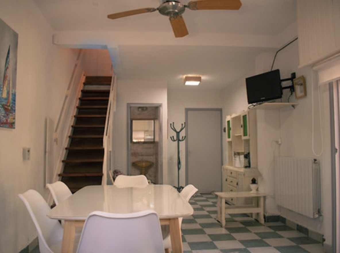 Monoambiente con parque y parrilla frente al mar en Costa del Este miniatura 2