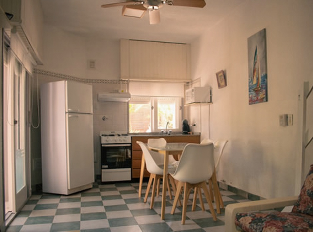 Monoambiente con parque y parrilla frente al mar en Costa del Este miniatura 3