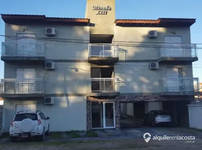 Departamentos para 5 personas frente a plaza y cerca del mar