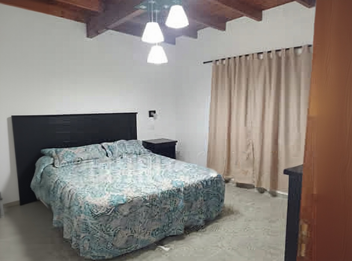 Departamentos para 5 personas frente a plaza y cerca del mar miniatura 6