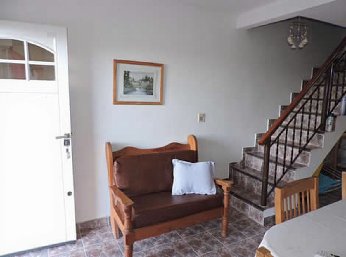 Cabaña con patio y parrilla frente al mar en Mar del Tuyú miniatura 2