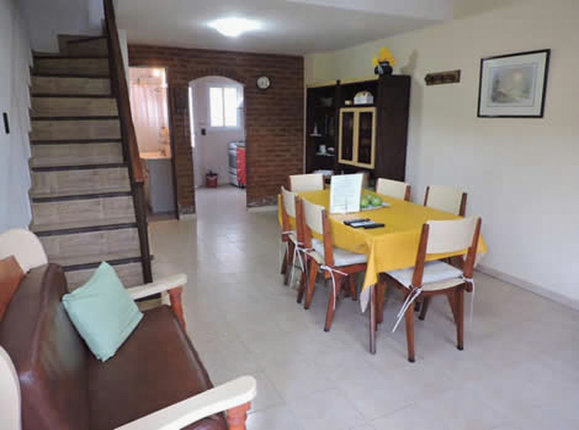 Cabaña con patio y parrilla frente al mar en Mar del Tuyú miniatura 3