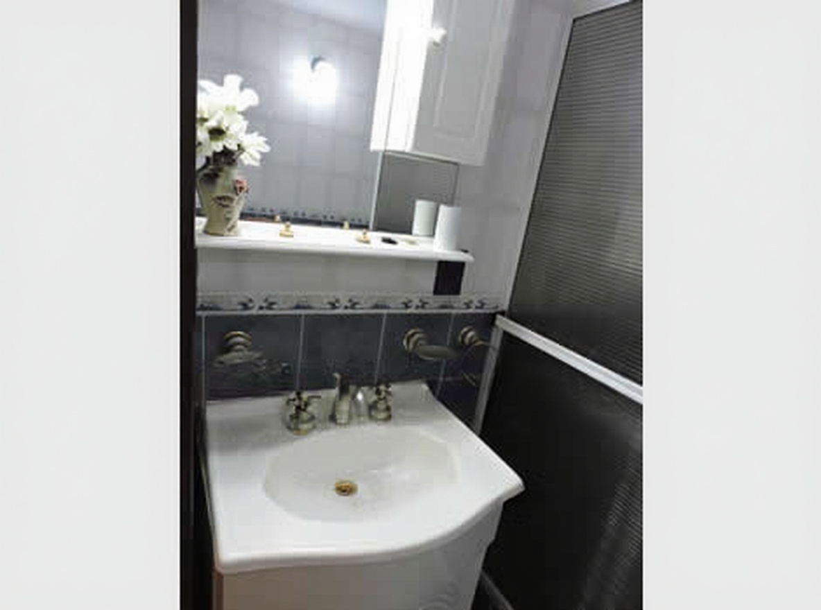 Cabaña con patio y parrilla frente al mar en Mar del Tuyú miniatura 7