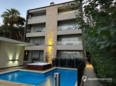 Cabaña con pileta y parrilla frente al mar en Costa del Este
