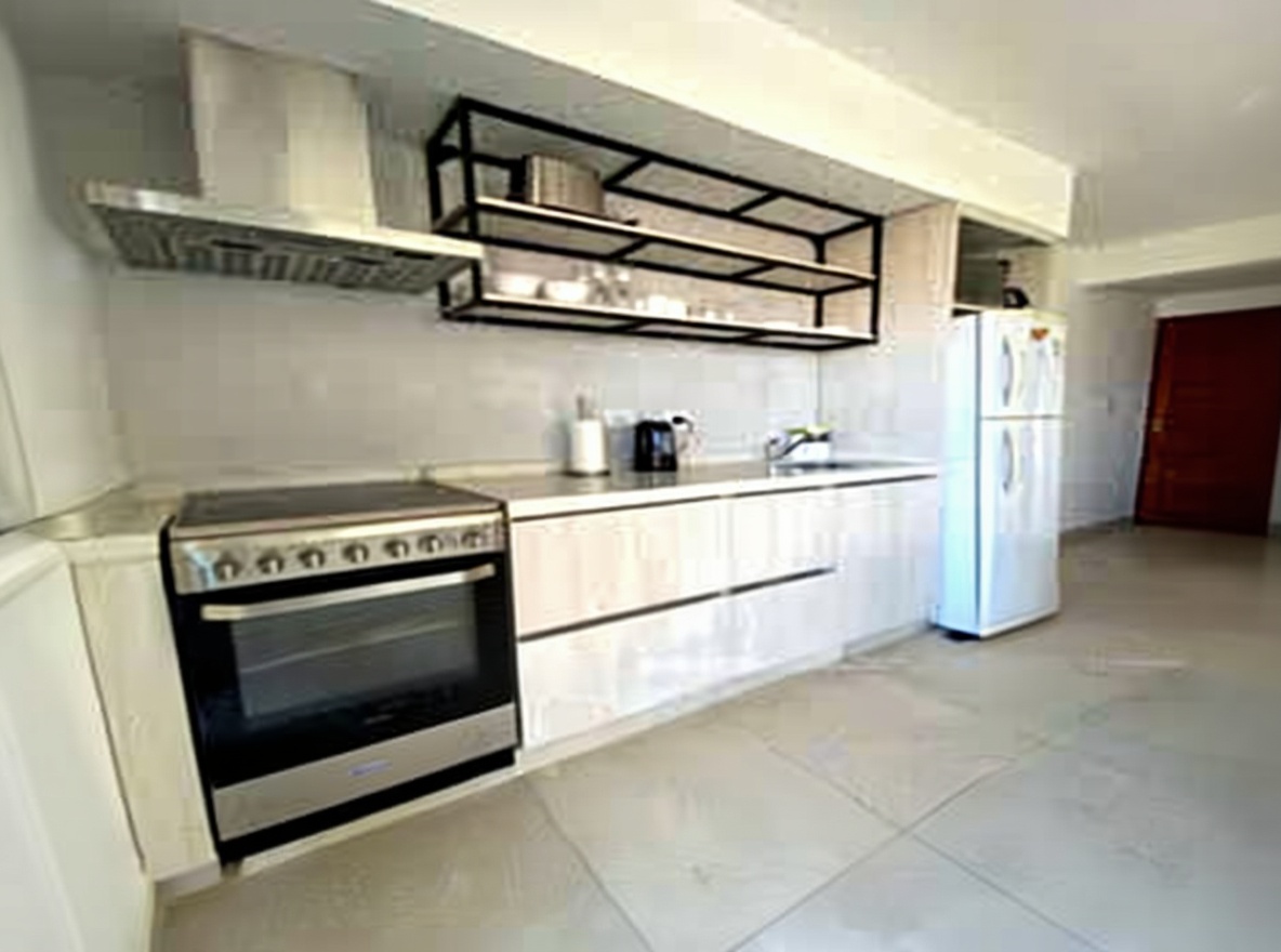 Cabaña con pileta y parrilla frente al mar en Costa del Este miniatura 2