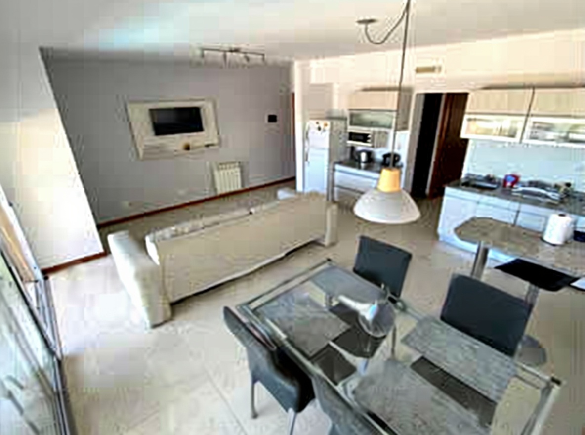 Cabaña con pileta y parrilla frente al mar en Costa del Este miniatura 3