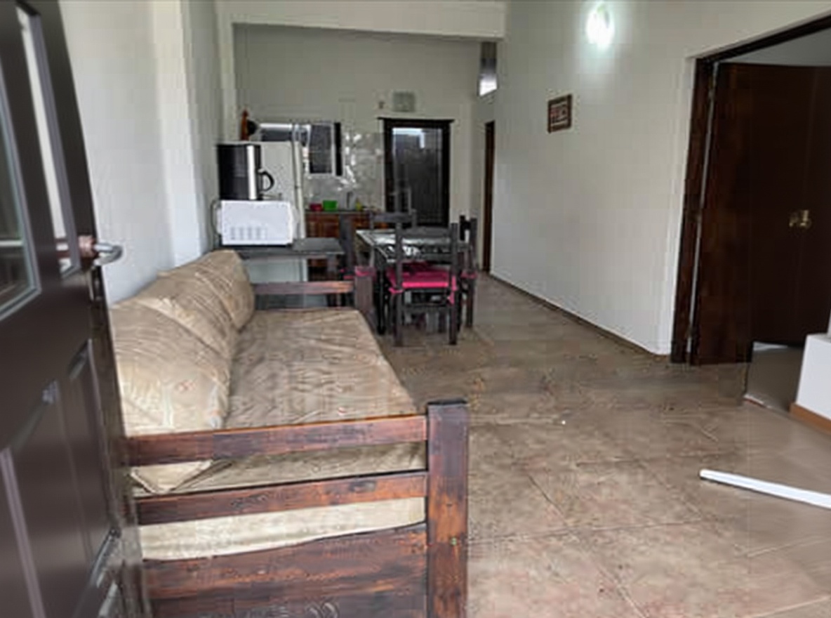 Departamento con patio y parrilla a 2 cuadras del mar en Mar del Tuyú miniatura 2