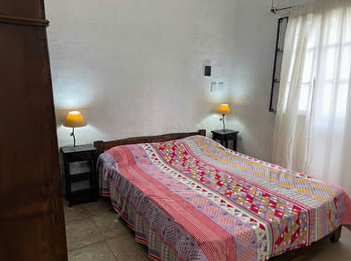 Departamento con patio y parrilla a 2 cuadras del mar en Mar del Tuyú miniatura 5