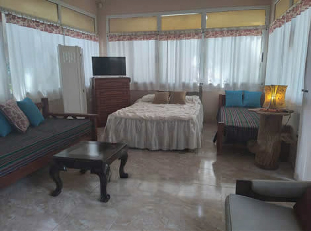 Monoambiente con parque y parrilla en Costa del Este miniatura 3