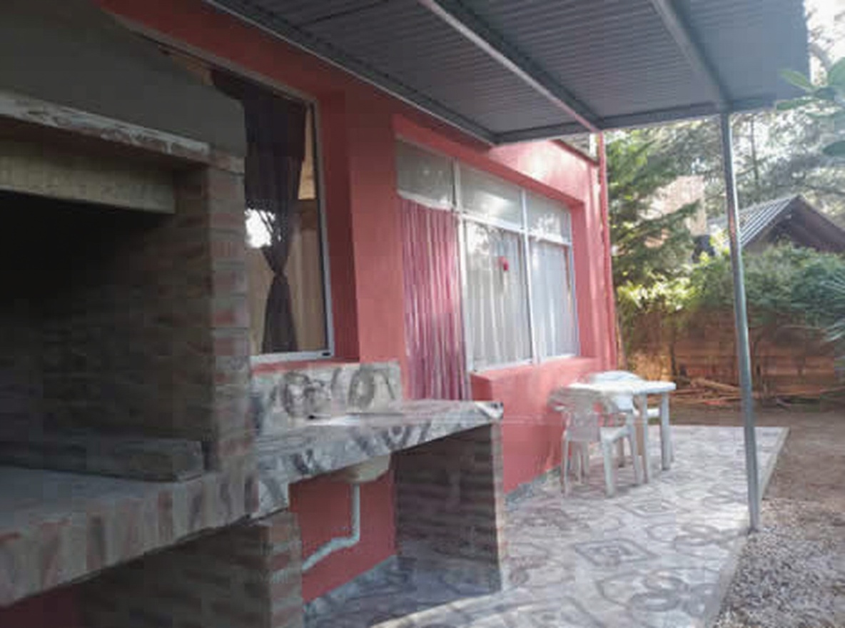 Monoambiente con parque y parrilla en Costa del Este miniatura 8