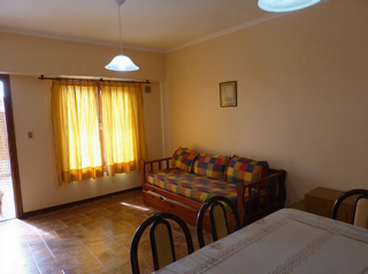 Departamento con patio y parrilla a 50 metros del mar en Santa Teresita