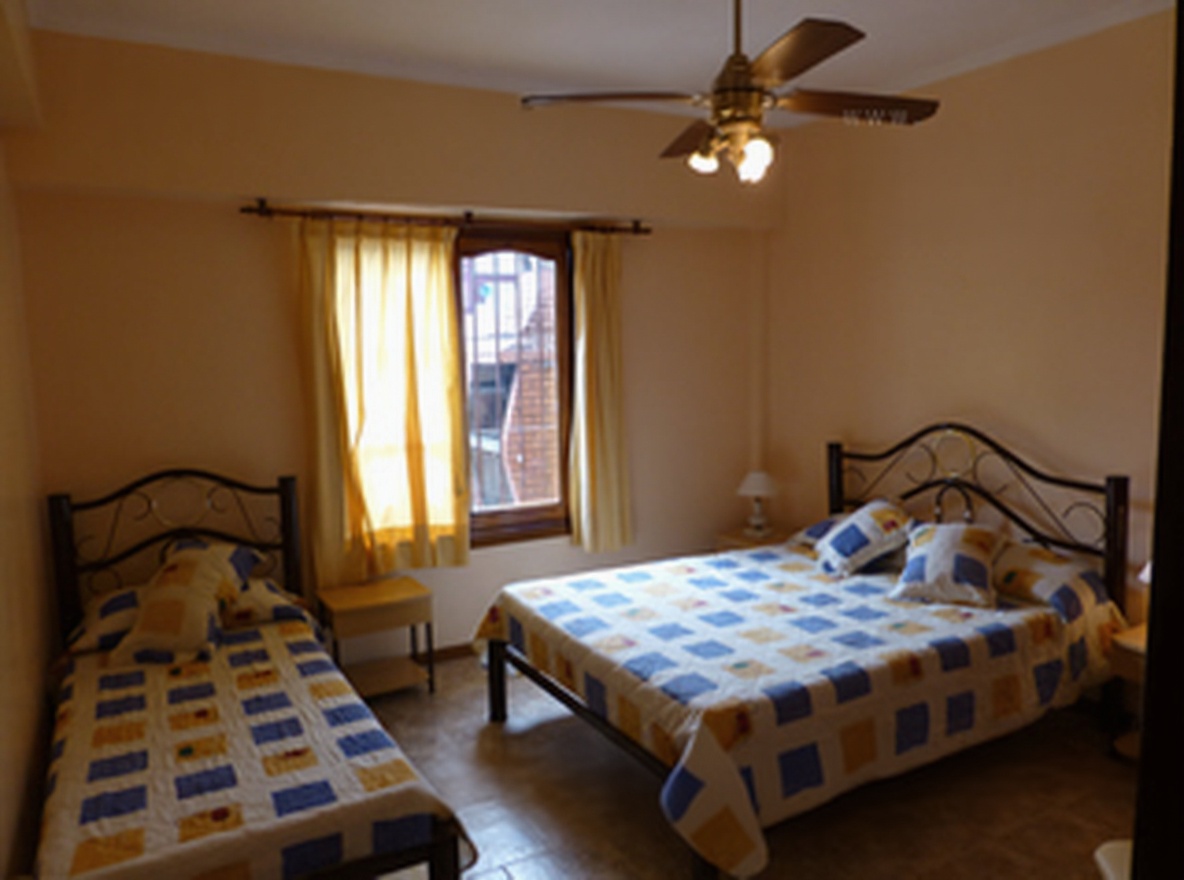 Departamento con patio y parrilla a 50 metros del mar en Santa Teresita miniatura 4