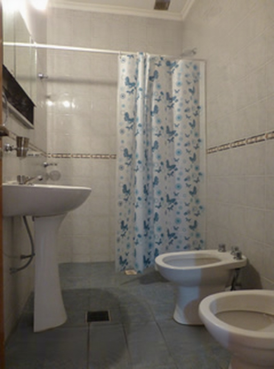 Departamento con patio y parrilla a 50 metros del mar en Santa Teresita miniatura 6