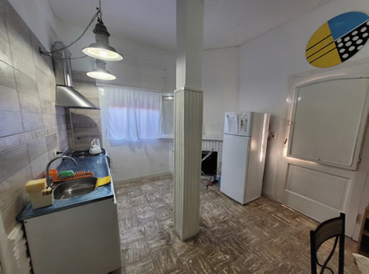 Casa con cochera y parrilla a 3 cuadras del mar en San Clemente del Tuyú miniatura 2