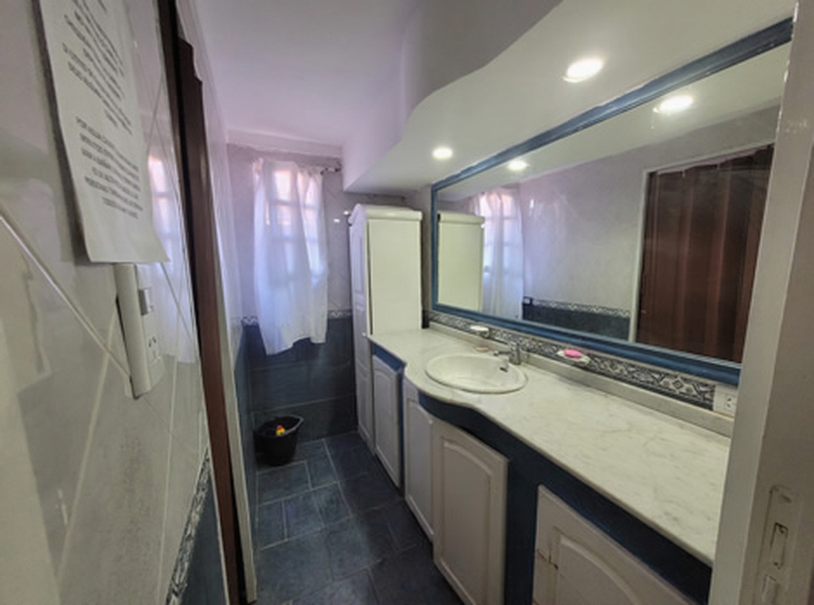 Casa con cochera y parrilla a 3 cuadras del mar en San Clemente del Tuyú miniatura 4