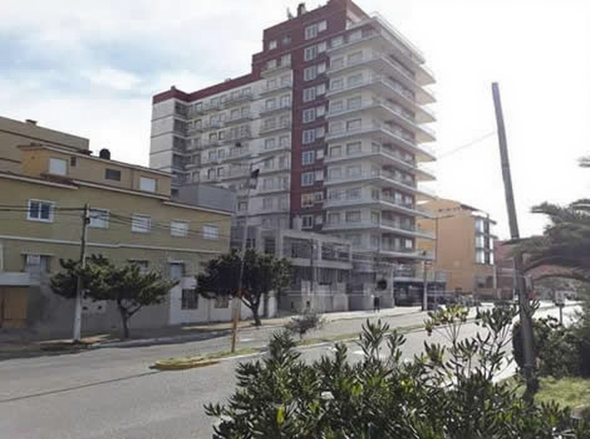 Departamento con balcón y vista al mar frente al mar en San Clemente del Tuyú