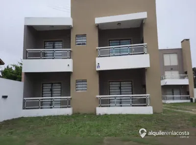 Departamento con cochera y parrilla a 2 cuadras del mar en Las Toninas
