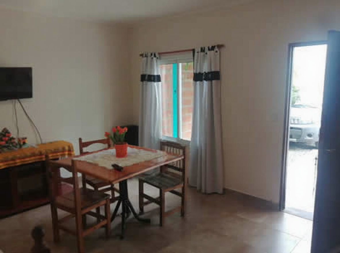 Departamento con patio y parrilla a 400 metros del mar en Santa Teresita miniatura 2